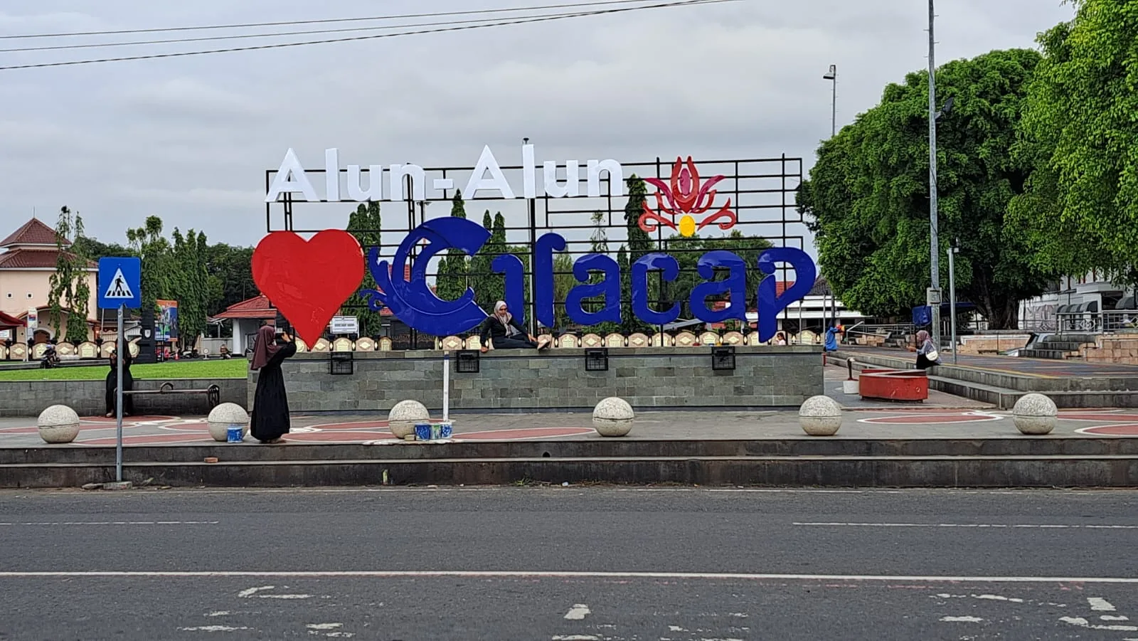 Alun-Alun Cilacap: Jantung Kehidupan yang Tak Pernah Lelah